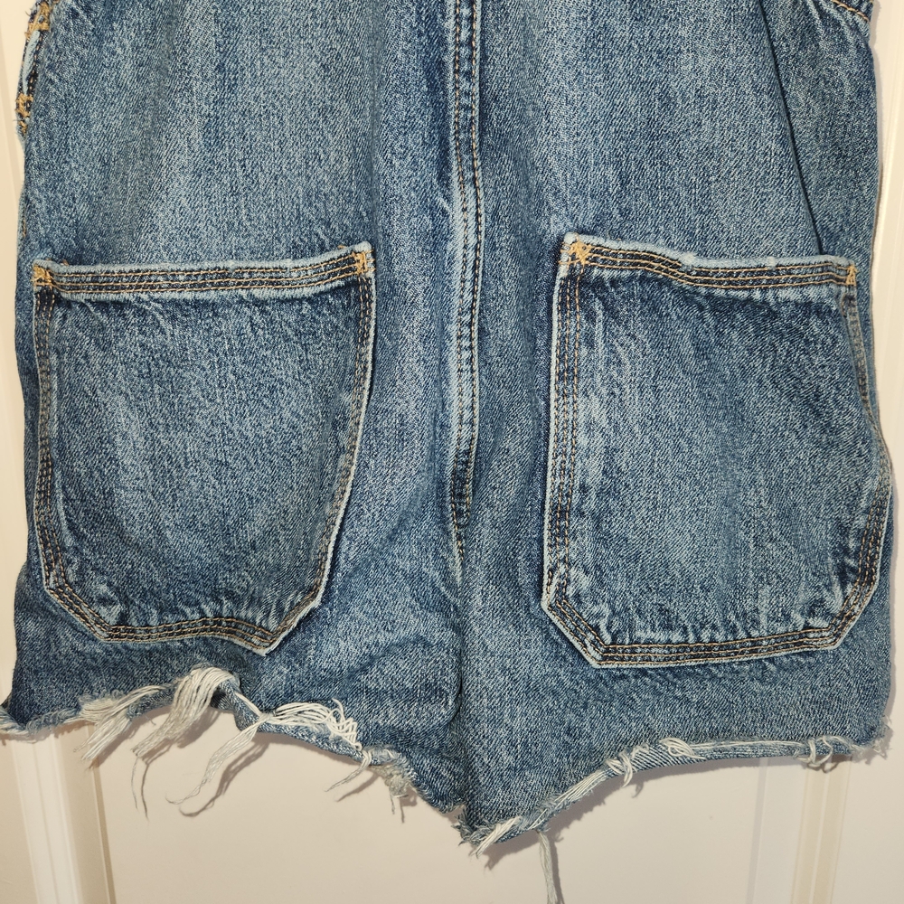American Eagle Baggy Overall Short Size XS Frayed Hem Side Button Closures Denim - Picture 8 of 15